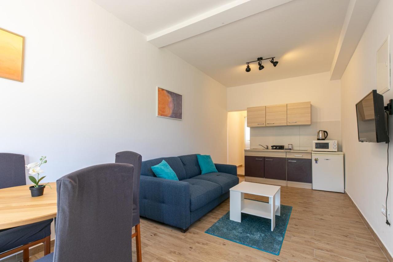 Apartments Korana Pula Exterior photo