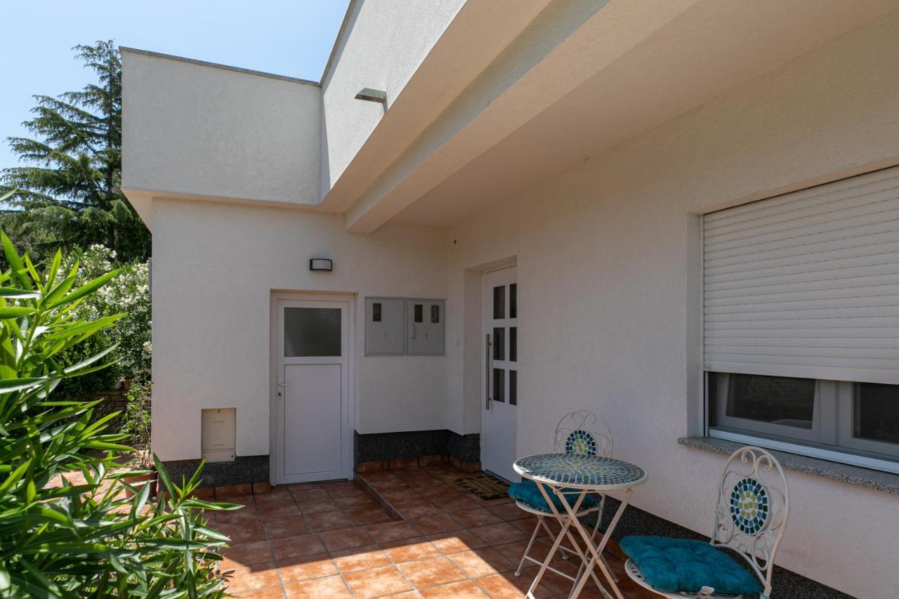 Apartments Korana Pula Exterior photo