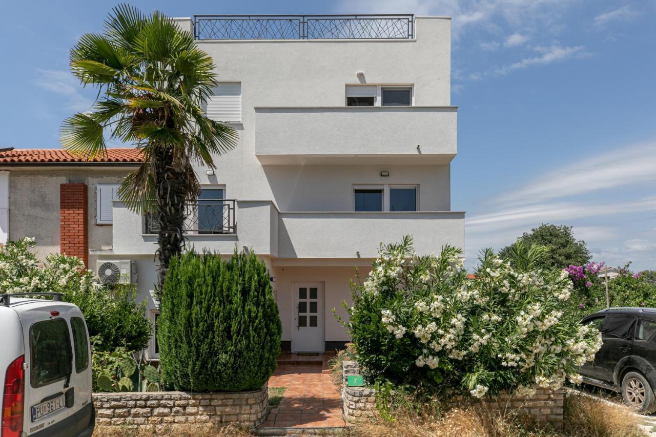 Apartments Korana Pula Exterior photo